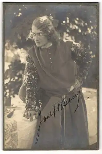 Fotografie Adolf Bernhard, Klosterneuburg, Schauspieler Josef Kainz im Bühnenkostüm, mit Autograph