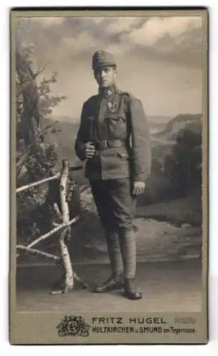 Fotografie Fritz Hugel, Holzkirchen, junger K.u.K. Soldat in Uniform mit Orden