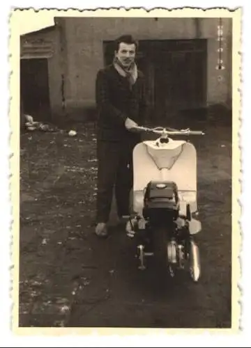 19 Fotografien IWL SR 59 Berlin, Motoroller der Ludwigsfelder Firma in Detailansichten