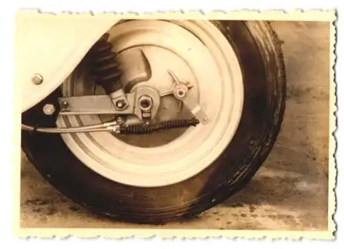 19 Fotografien IWL SR 59 Berlin, Motoroller der Ludwigsfelder Firma in Detailansichten