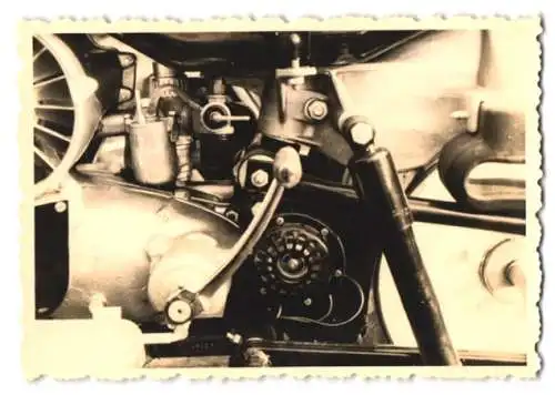 19 Fotografien IWL SR 59 Berlin, Motoroller der Ludwigsfelder Firma in Detailansichten