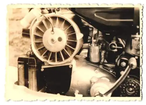19 Fotografien IWL SR 59 Berlin, Motoroller der Ludwigsfelder Firma in Detailansichten