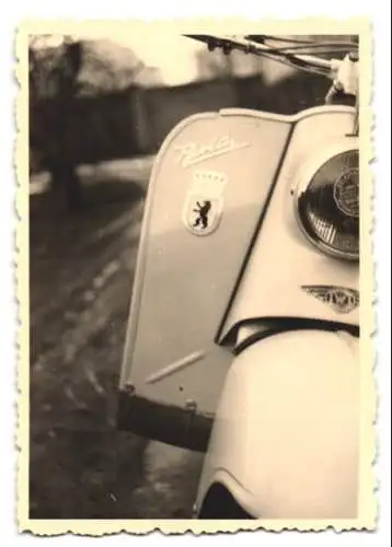 11 Fotografien IWL Motoroller, IWL SR59 Berlin, Detailaufnahmen, Tacho, Fahrwerk