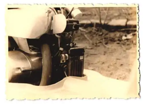 11 Fotografien IWL Motoroller, IWL SR59 Berlin, Detailaufnahmen, Tacho, Fahrwerk