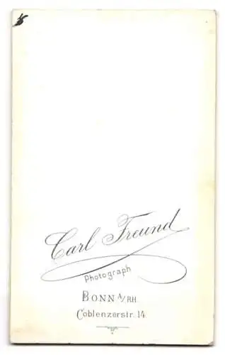 Fotografie Carl Freund, Bonn, Coblenzerstr. 14, Porträt eines Kleinkindes in weissem Kleid