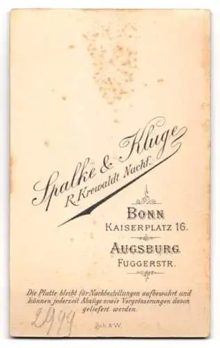 Fotografie Spalke & Kluge, Bonn, Kaiserplatz 16, Porträt eines Jungen in Matrosenanzug