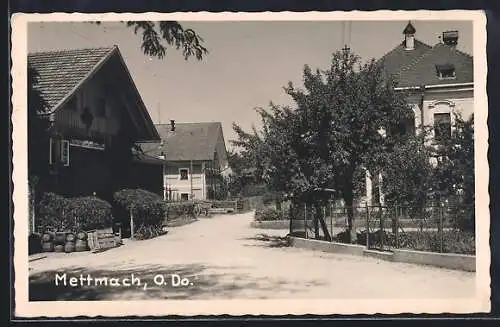 Foto-AK Mettmach, Ortspartie mit Gasthaus Josef Lanz