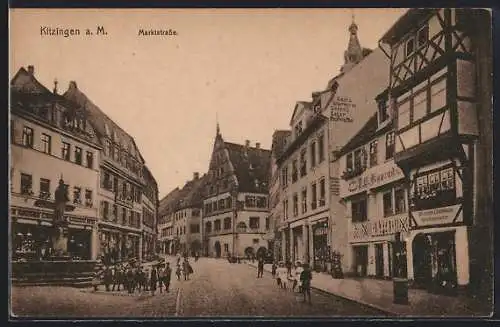 AK Kitzingen, Marktstrasse mit Geschäften und Statue