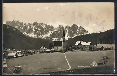 AK Gosau, Ortsansicht gegen die Berge