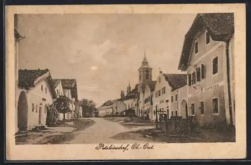 AK Putzleinsdorf /Ob.-Oe., Gasthaus von A. Huber mit Strassenpartie