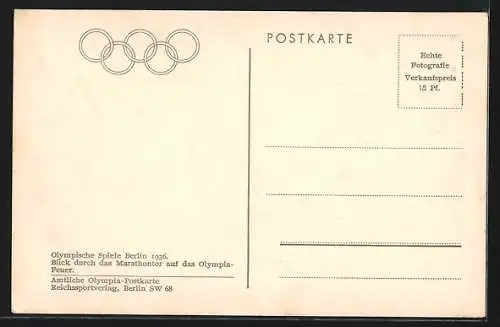 AK Berlin, das Olympische Feuer im Stadion, Blick auf die vollen Ränge