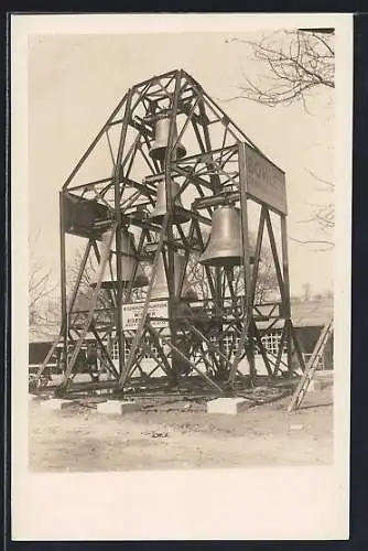 Foto-AK Wien, Ausstellung, Eisenkonstruktion der Wiener Eisenwerke mit Böhler Stahlglocken