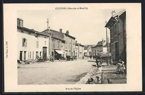 AK Custines, Rue de l`Église animée avec charrettes et passants