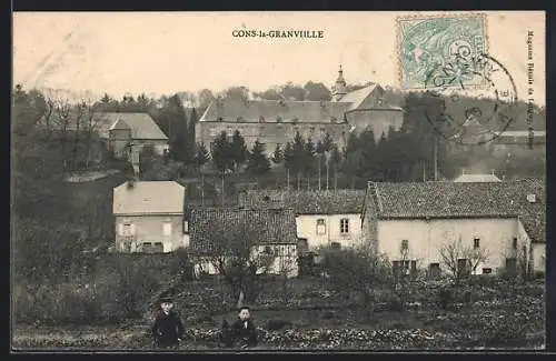 AK Cons-la-Granville, Vue sur les bâtiments et paysage environnant