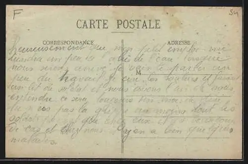AK Serres, Vue intérieure du village avec église et passants