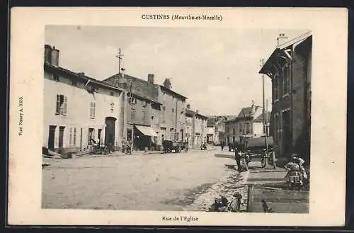 AK Custines, Rue de l`Église animée avec charrettes et passants