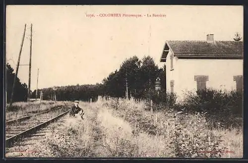 AK Colombey, La Barrière près de la voie ferrée