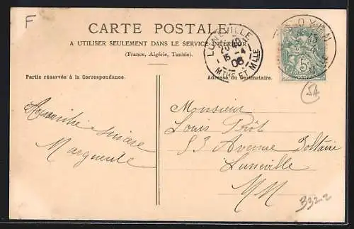 AK Moyen, Rue de la Mairie avec cyclistes et passants