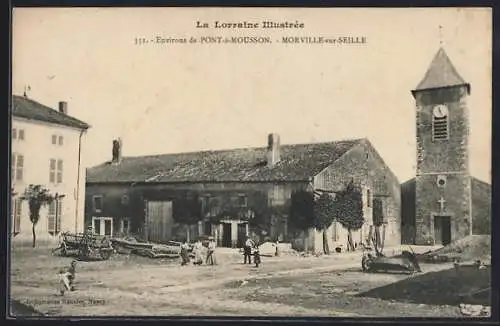 AK Morville-sur-Seille, Vue de la place du village avec église et chariots