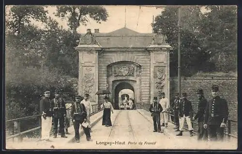 AK Longwy-Haut, Porte de France avec des gardes en uniforme