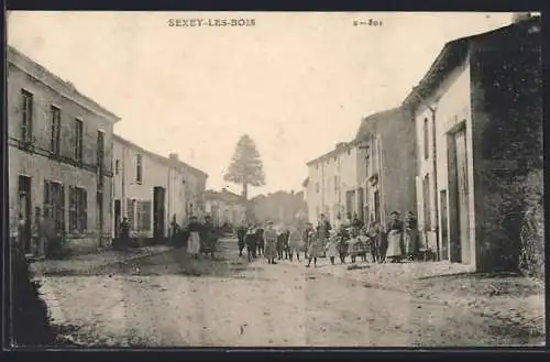 AK Sexey-les-Bois, Scène de rue animée avec villageois et maisons anciennes