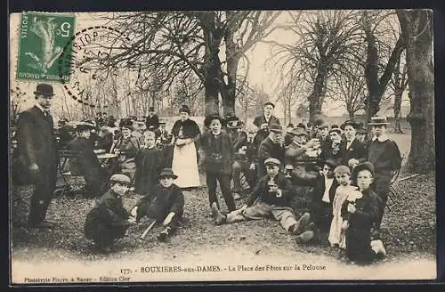 AK Bouxières-aux-Dames, La Place des Fêtes sur la Pelouse