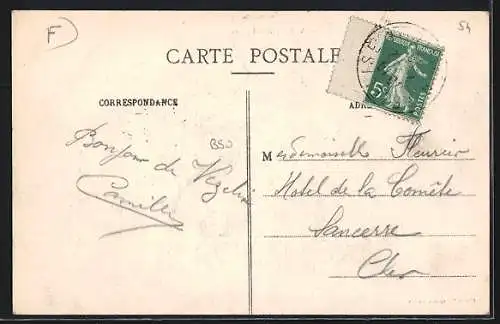 AK Vailly-sur-Sauldre, La Gendarmerie et rue animée avec habitants