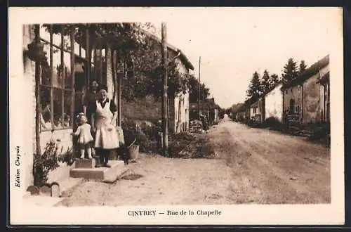 AK Cintrey, Rue de la Chapelle avec habitants devant le magasin