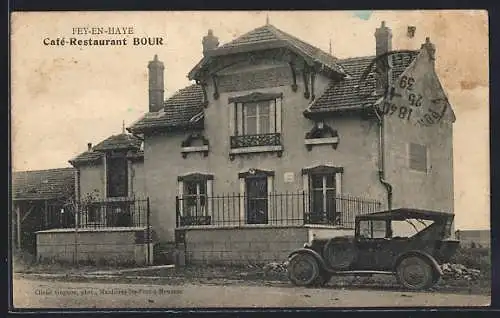 AK Fey-en-Haye, Café-Restaurant Bour et voiture ancienne devant l`établissement