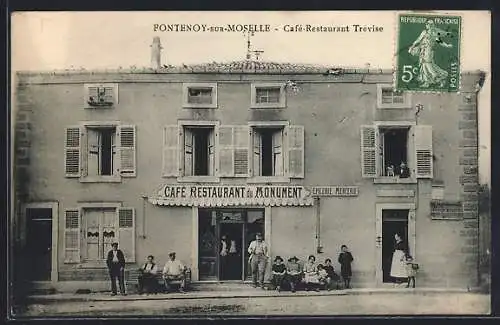 AK Fontenoy-sur-Moselle, Café-Restaurant Trévise avec habitants devant l`entrée