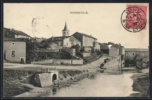 AK Gondreville, Vue du village avec église et rivière au premier plan