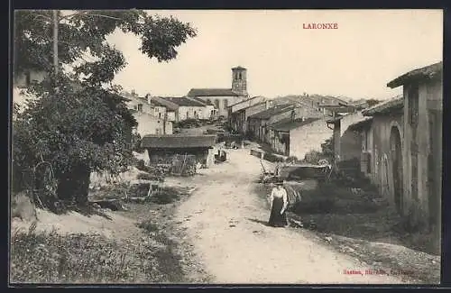 AK Laronxe, Vue du village avec église au fond et chemin rural