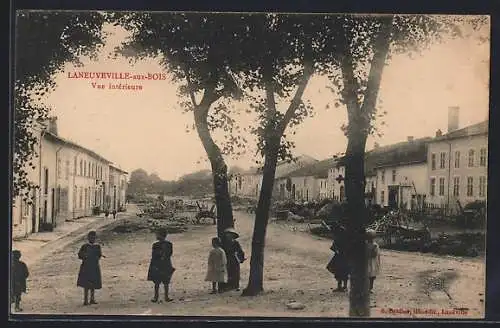 AK Laneuveville-aux-Bois, Vue intérieure avec enfants jouant dans la rue
