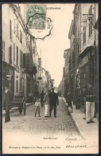 AK Toul, Rue Michâtel animée avec habitants et boutiques