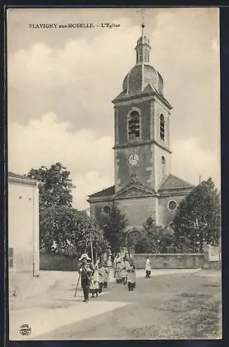 AK Flavigny-sur-Moselle, L`Église et groupe d`enfants devant l`entrée