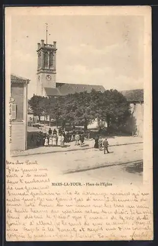 AK Mars-la-Tour, Place de l`Église avec groupe de villageois devant l`église