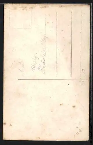 AK Briefmarken mit Botschaften, Paar in Herz-Rahmen, Briefmarkensprache