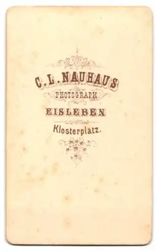 Fotografie C.L. Nauhaus, Eisleben, Klosterplatz, Porträt einer Dame
