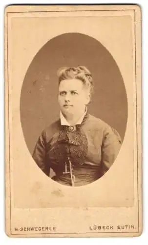 Fotografie H. Schwegerle, Lübeck, Beckergrube 202, Porträt einer Dame