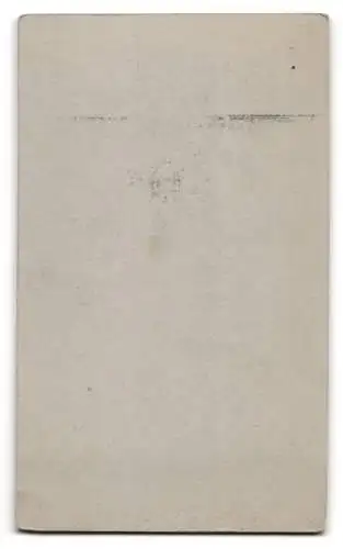 Fotografie Louis Held, Weimar, Marienstrasse 1, Porträt eines jungen Mannes im Anzug