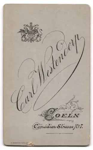 Fotografie Carl Westendorp, Köln, Comödienstrasse Nr. 7, Porträt eines eleganten Herrn mit Schnurrbart