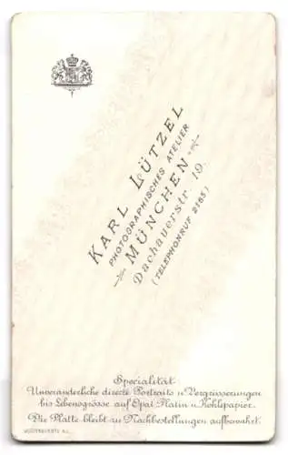 Fotografie Karl Lützel, München, Dachauerstr. 19, Junges Mädchen im weissen Kleid mit Kerze