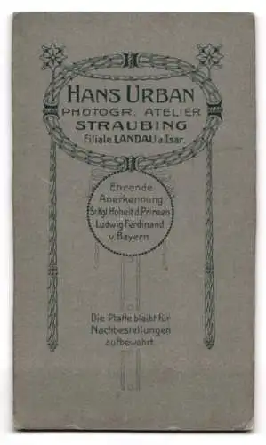 Fotografie Hans Urban, Straubing, Junge Frau in hochgeschlossenem Kleid