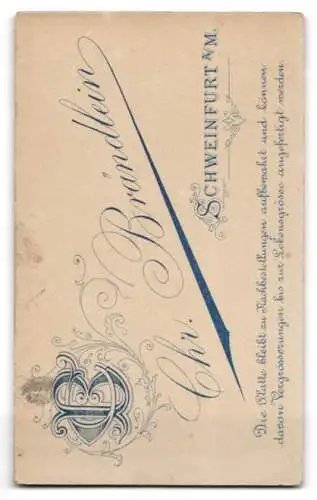 Fotografie Chr. Brändlein, Schweinfurt, Mädchen mit Blumenkrone und Buch