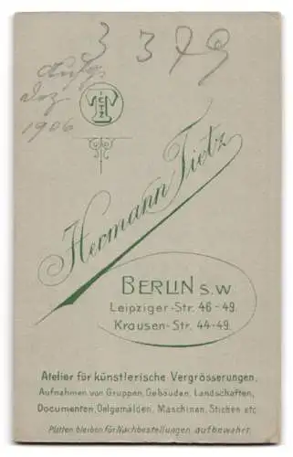 Fotografie Hermann Tietz, Berlin, Leipziger-Str. 46-49, Kind im Matrosenanzug