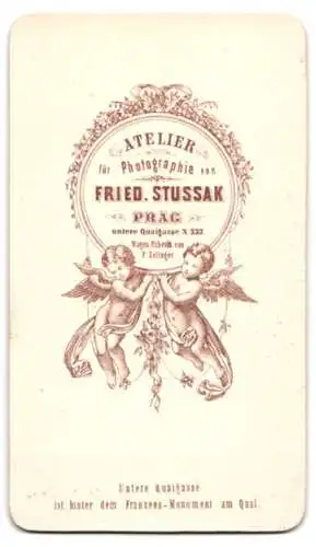 Fotografie Fried. Stussak, Prag, Untere Quai Gasse 333, Portrait eines jungen Mannes mit Bart