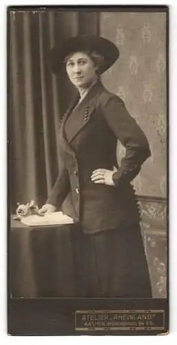 Fotografie Atelier Rheinland, Aachen, Grosskölnstrasse 64, Portrait einer eleganten Dame