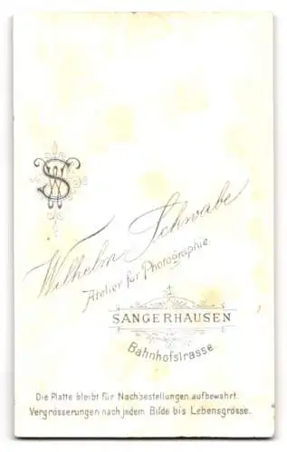 Fotografie Wilhelm Schwabe, Sangerhausen, Bahnhofstrasse, Mutter mit Kind im karierten Kleid