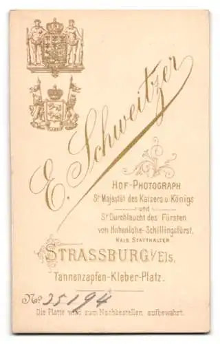 Fotografie E. Schweitzer, Strassburg, Tannenzapfen-Kleber-Platz, Porträt eines Mannes mit Brille