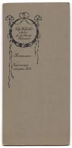 Fotografie Fritz Walloth, Pirmasens, Mädchen mit Handtasche